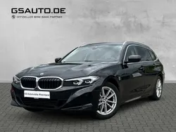 Black sapphire metallic (schwarz) Gebraucht 2023 BMW 318 Shadowline Kombi | 24.900 € (Superpreis)