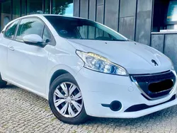 Weiß Gebraucht 2014 Peugeot 208 Kleinwagen | 3.500 € (Guter Preis)
