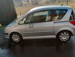Silber Gebraucht 2009 Peugeot 1007 Premium Van / Kleinbus | 3.800 € (Fairer Preis)