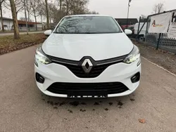 Weiß Gebraucht 2021 Renault Clio V Business Kleinwagen | 13.900 € (Fairer Preis)