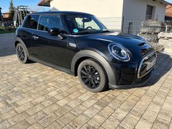 Schwarz Gebraucht 2023 Mini Cooper SE Classic Kleinwagen | 17.500 € (Superpreis)