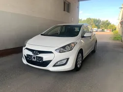 Weiß Gebraucht 2012 Hyundai i30 Kleinwagen | 5.200 €