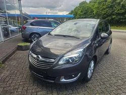 Grau Gebraucht 2017 Opel Meriva Innovation Van / Kleinbus | 6.950 € (Fairer Preis)