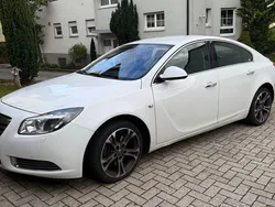 Weiß Gebraucht 2010 Opel Insignia Design Edition Limousine | 5.200 €