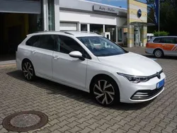 Oryxweiß perlmutteffekt Gebraucht 2022 VW Golf VIII Active Kombi | 21.900 € (Fairer Preis)