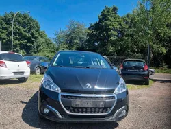 Schwarz Gebraucht 2018 Peugeot 208 Kleinwagen | 7.900 € (Fairer Preis)