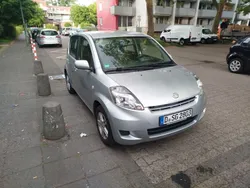 Silber Gebraucht 2009 Daihatsu Sirion Kleinwagen | 2.600 € (Fairer Preis)