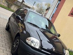 Schwarz Gebraucht 2000 Renault Clio II Limousine | 2.000 € (Etwas zu teuer)
