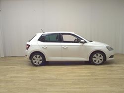 Weiss Gebraucht 2021 Skoda Fabia Ambition Kleinwagen | 15.180 € (Guter Preis)