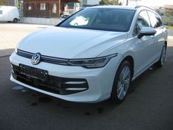 Weiß Gebraucht 2024 VW Golf VIII Life Kombi | 29.990 € (Etwas zu teuer)