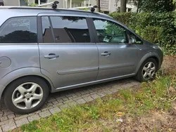 Grau Gebraucht 2006 Opel Zafira Van / Kleinbus | 1.200 € (Guter Preis)
