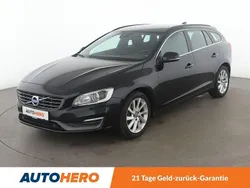 Schwarz Gebraucht 2015 Volvo V60 Momentum Kombi | 14.890 € (Fairer Preis)