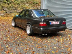 Schwarz Gebraucht 1993 Mercedes E60 AMG AMG Limousine | 312.000 €