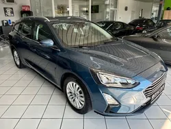 Chromablau metallic (metallic) Gebraucht 2022 Ford Focus Titanium Kombi | 18.900 € (Guter Preis)