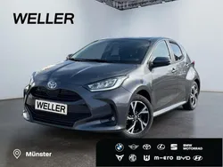 Grau Gebraucht 2024 Toyota Yaris Hybrid Team Kleinwagen | 21.880 € (Guter Preis)