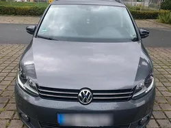 Grau Gebraucht 2012 VW Touran Van / Kleinbus | 8.600 € (Fairer Preis)