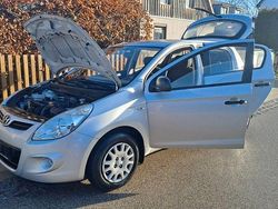 Silber Gebraucht 2011 Hyundai i20 Comfort Limousine | 2.999 € (Guter Preis)