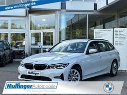 Weiß Gebraucht 2022 BMW 330 Limousine | 31.880 € (Guter Preis)