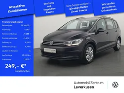 Gruen Gebraucht 2024 VW Touran Comfortline Van / Kleinbus | 29.380 € (Superpreis)