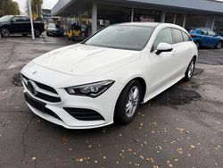Weiß Gebraucht 2020 Mercedes CLA200 Shooting Brake AMG Kombi | 26.990 € (Guter Preis)