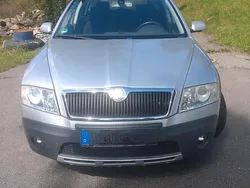Silber Gebraucht 2007 Skoda Octavia Scout Kombi | 3.000 € (Fairer Preis)