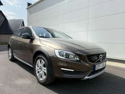 Gebraucht 2015 Volvo V60 CC Momentum Kombi | 13.200 €