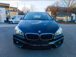 Black sapphire metallic Gebraucht 2018 BMW 218 Advantage Van / Kleinbus | 16.699 € (Guter Preis)