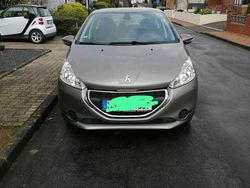Beige Gebraucht 2015 Peugeot 208 Kleinwagen | 5.899 €