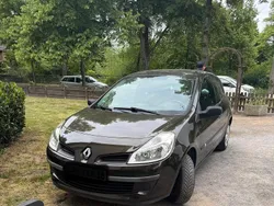 Braun Gebraucht 2006 Renault Clio II Kleinwagen | 1.649 €