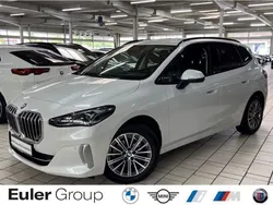 Weiss Gebraucht 2022 BMW 220 Active Tourer Sport Line Van / Kleinbus | 26.388 € (Guter Preis)