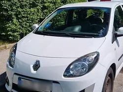 Weiß Gebraucht 2010 Renault Twingo Expression Kleinwagen | 1.300 €