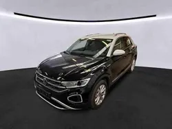 Deep black perleffekt pure white Gebraucht 2024 VW T-Roc Style SUV | 26.840 € (Superpreis)