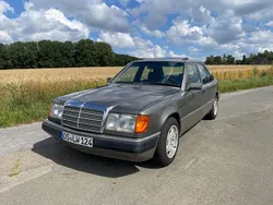 Braun Gebraucht 1991 Mercedes 230 Limousine | 4.990 €
