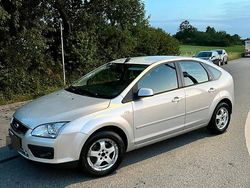 Silber Gebraucht 2005 Ford Focus Limousine | 4.400 € (Teuer)