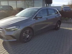 Grau Gebraucht 2019 Mercedes B200 Progressive Van / Kleinbus | 25.990 € (Fairer Preis)