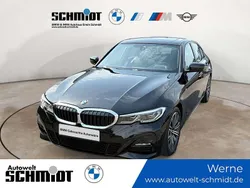 Saphirschwarz metallic Gebraucht 2021 BMW 318 M Sport Limousine | 25.289 € (Guter Preis)