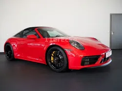 Rot Neu 2024 Porsche 992 Cabrio | 225.992 €