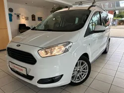 Weiß Gebraucht 2015 Ford Tourneo Courier Titanium Van / Kleinbus | 6.900 € (Superpreis)