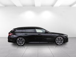 Black sapphire metallic (schwarz) Gebraucht 2024 BMW 540 Comfort Edition Kombi | 67.900 €