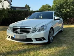 Weiß Gebraucht 2009 Mercedes E350 AMG line Limousine | 9.500 € (Etwas zu teuer)