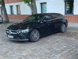 Schwarz Gebraucht 2021 Mercedes CLA200 Shooting Brake Kombi | 19.800 € (Guter Preis)