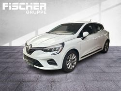 Weiß Gebraucht 2022 Renault Clio Intens Van / Kleinbus | 13.890 € (Etwas zu teuer)