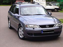 Grau Gebraucht 2002 Opel Vectra Comfort Kombi | 10.000 €