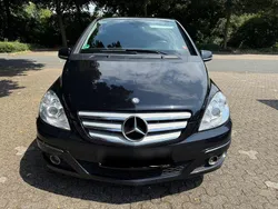 Schwarz Gebraucht 2011 Mercedes B180 Van / Kleinbus | 3.000 €