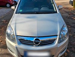 Grau Gebraucht 2011 Opel Zafira Van / Kleinbus | 2.500 € (Superpreis)