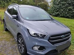 Grau Gebraucht 2019 Ford Kuga ST-Line SUV | 18.700 € (Etwas zu teuer)
