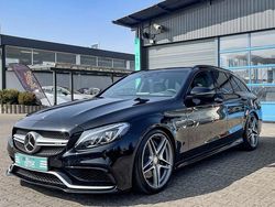 Schwarz metallic Gebraucht 2016 Mercedes C63 AMG AMG | 36.520 €