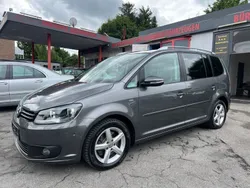 Grau Gebraucht 2013 VW Touran Life Van / Kleinbus | 10.900 € (Fairer Preis)