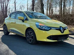 Gelb Gebraucht 2015 Renault Clio IV Dynamique Limousine | 5.499 € (Fairer Preis)