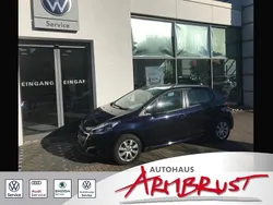 Blau (dunkelblau uni (blau)) Gebraucht 2019 Peugeot e-208 Kleinwagen | 13.490 €